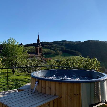 Domaine De La Rue De La Tour Bed and Breakfast Valsonne Eksteriør billede
