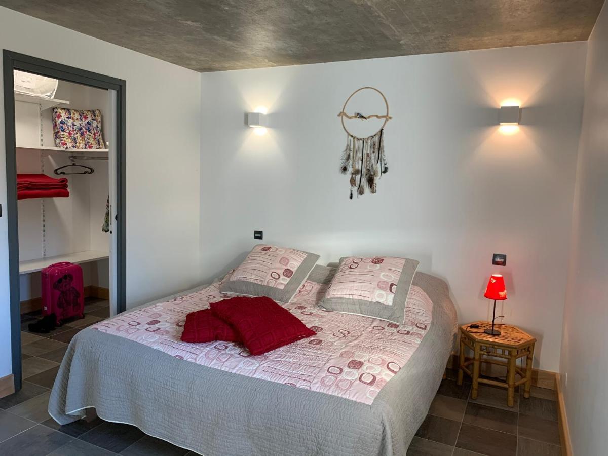 Domaine De La Rue De La Tour Bed and Breakfast Valsonne Eksteriør billede